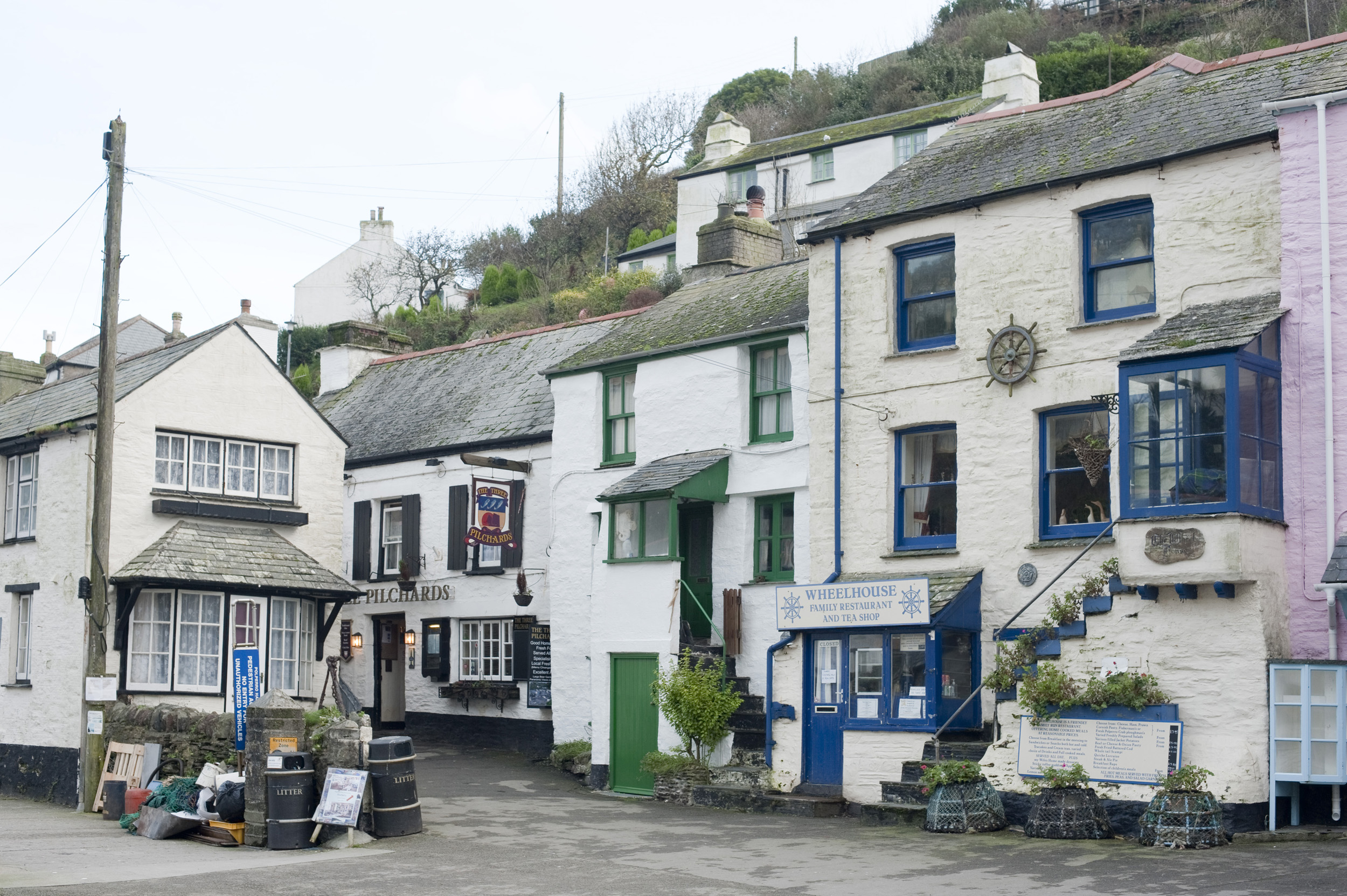 an image of old white washed houses in polperro, an unspoilt cornish fishing village