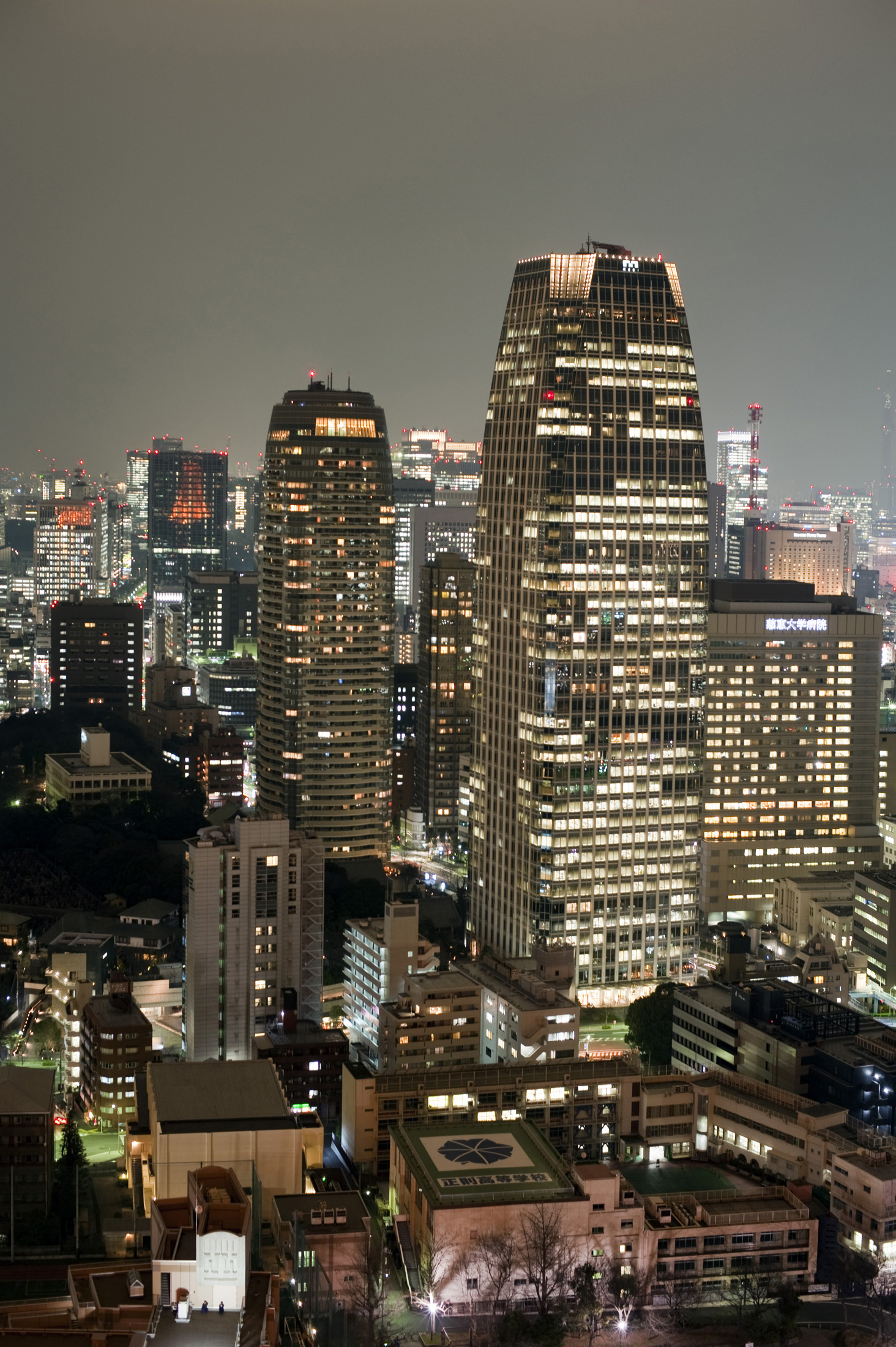 an image of big city buildings at night, tokyo, japan