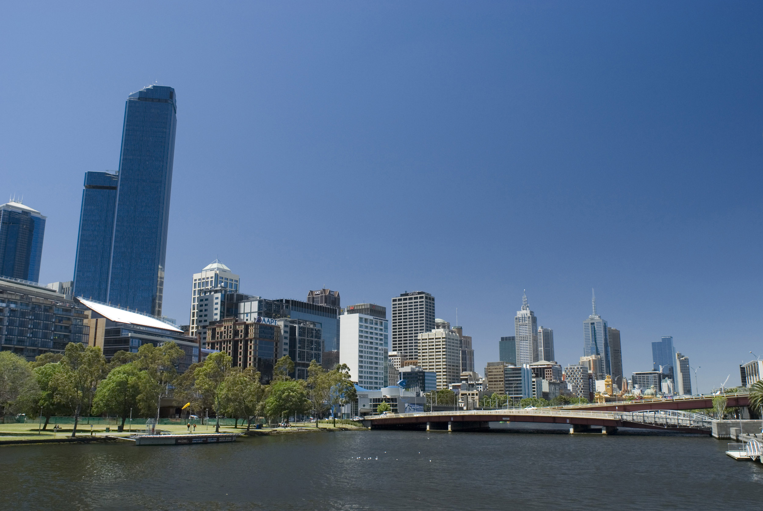 an image of A beautiful clear blue day from the Southbank river side with views over the city of Melbourne.