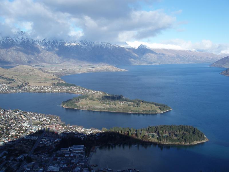 panoramic view of queenstown and lake wakatipu