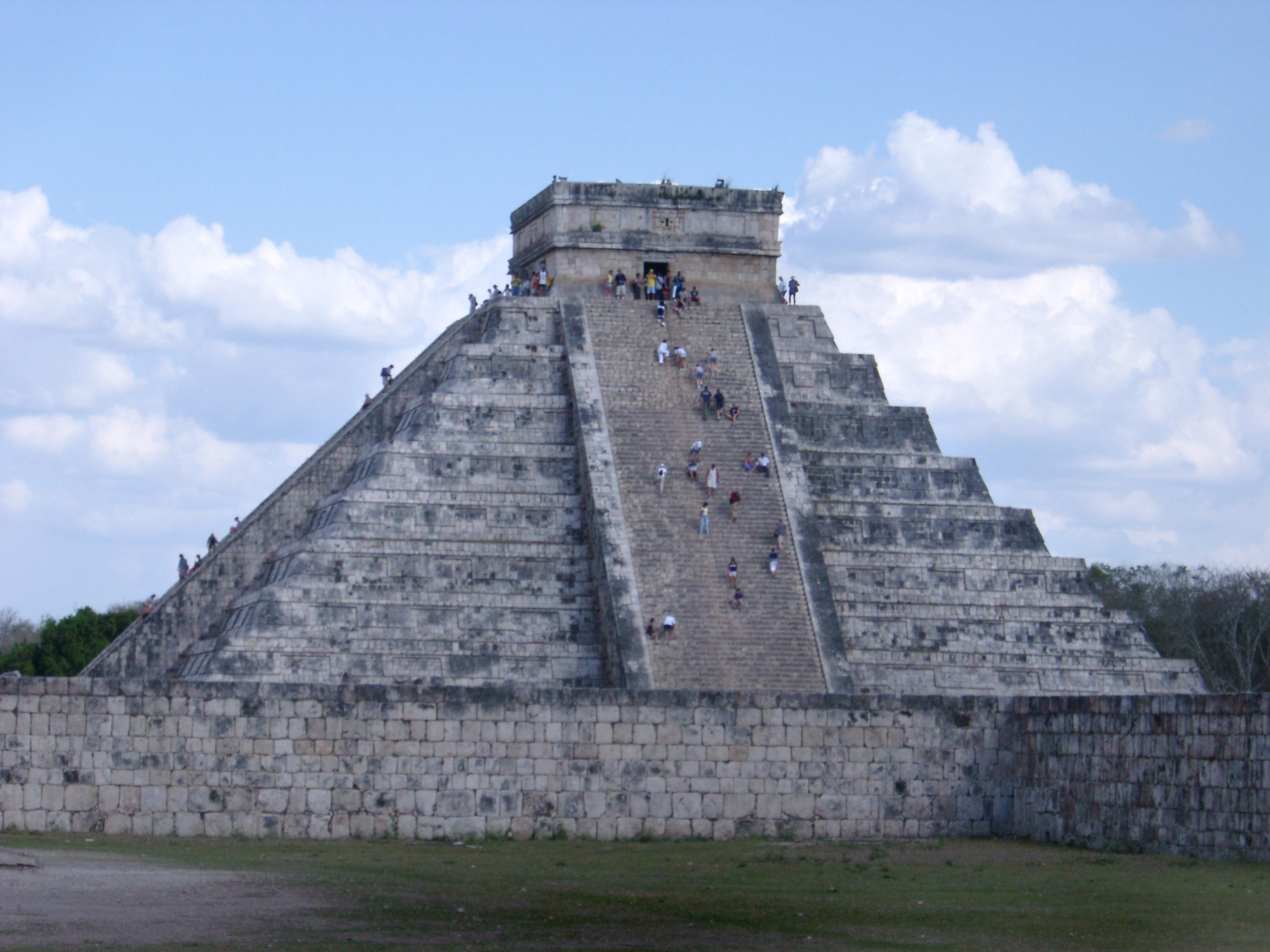 an image of El Castillo, part of the Chitzen Itza Ruins, Mexico, an important Mayan archeological site and tourist attraction